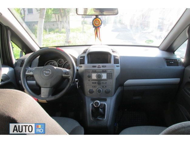 Second-hand Opel Zafira 74 CP (54 kW) 2007 Gri Monovolum