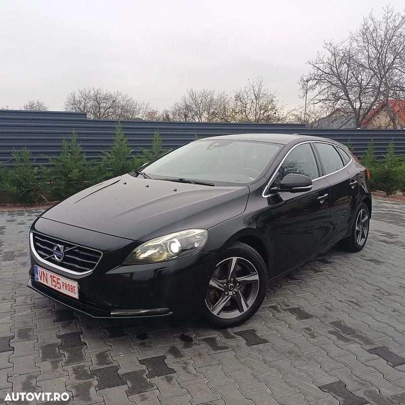 Culoarenegru Utilizat 2015 Volvo V40 Ocean Race Hatchback | 7.690 EUR (Preț OK) - Imagine 1/4