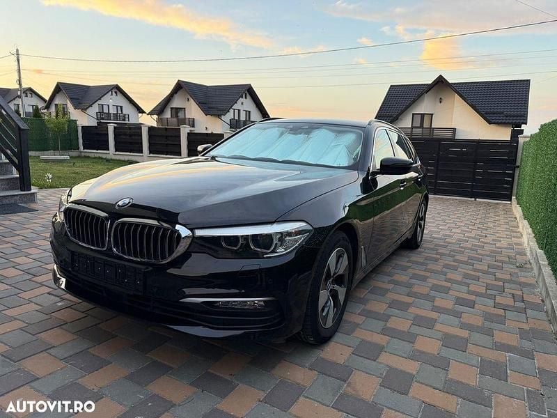 Culoarenegru Utilizat 2018 BMW 520 Comfort Edition Break | 18.750 EUR (Preț bun) - Imagine 1/4