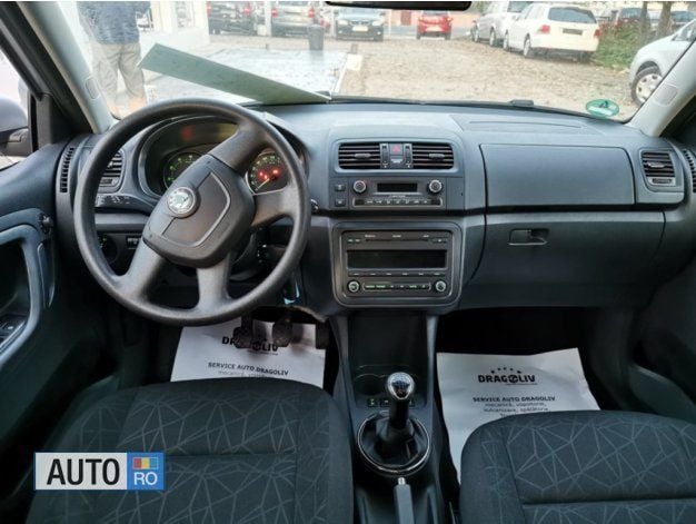 Argintiu Utilizat 2013 Skoda Fabia Hatchback | 3.699 EUR (Preț OK) - Imagine 1/4