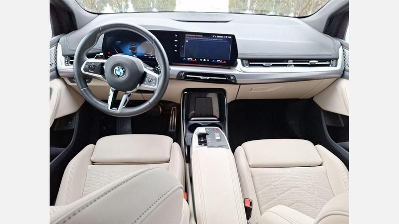 Second-hand BMW 223 Active Tourer Comfort Edition 204 CP (150 kW) 2025 Negru sapphire metalizat Monovolum
