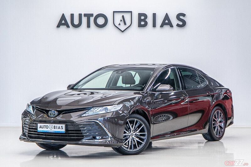 Gri Utilizat 2021 Toyota Camry Berlinǎ | 31.950 EUR (Preț OK) - Imagine 1/4