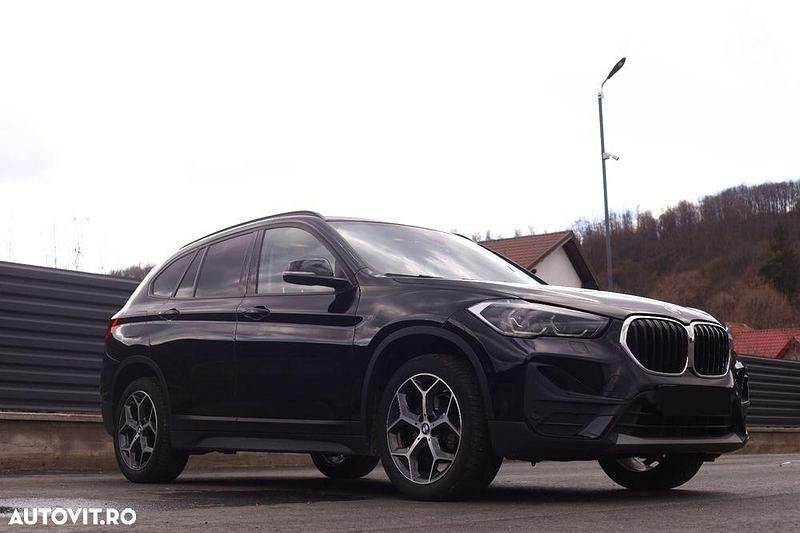 Culoarenegru Utilizat 2019 BMW X1 Sport Line SUV | 16.300 EUR (Preț bun) - Imagine 1/4