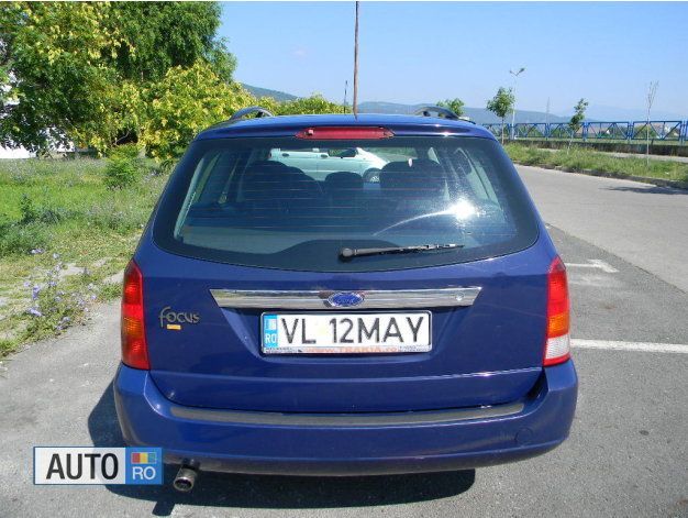 Second-hand Ford Focus Ghia 101 CP (74 kW) 2001 Albastru Break