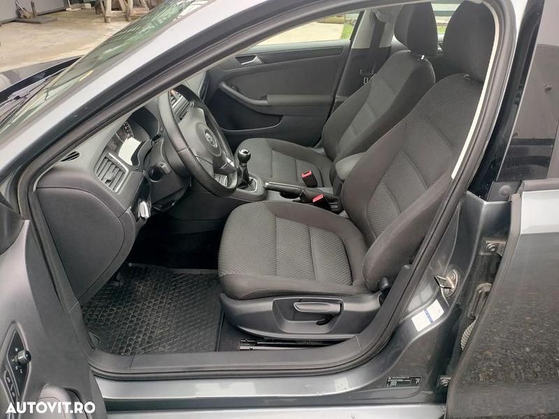 Second-hand VW Jetta Freestyle 160 CP (117 kW) 2011 Culoaregri Berlinǎ