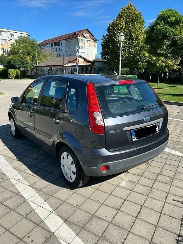 Gri Utilizat 2008 Ford Fiesta Hatchback | 1.700 EUR (Preț bun) - Imagine 1/4