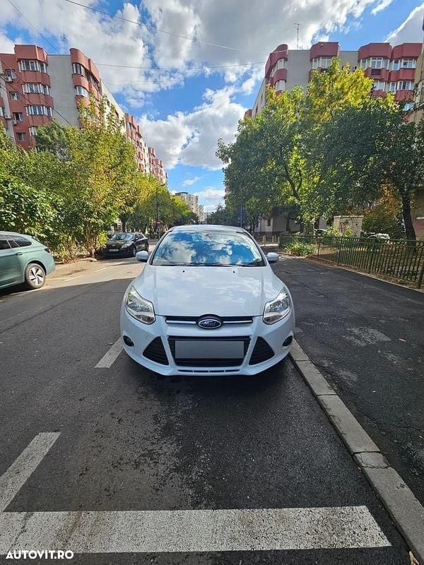 Alb Utilizat 2014 Ford Focus Trend Hatchback | 4.690 EUR - Imagine 1/4