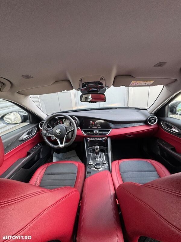 Second-hand Alfa Romeo Giulia 136 CP (100 kW) 2018 Negru Berlinǎ