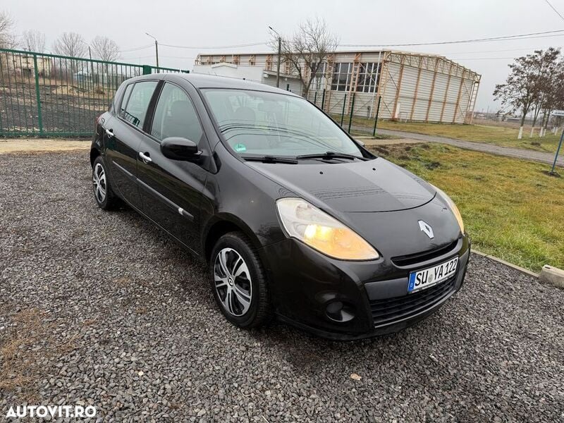 Negru Utilizat 2011 Renault Clio III Dynamique Hatchback | 3.000 EUR - Imagine 1/4