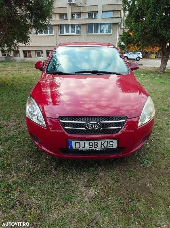 Culoarerosu Utilizat 2007 Kia Ceed Classic Hatchback | 2.300 EUR (Scump) - Imagine 1/4