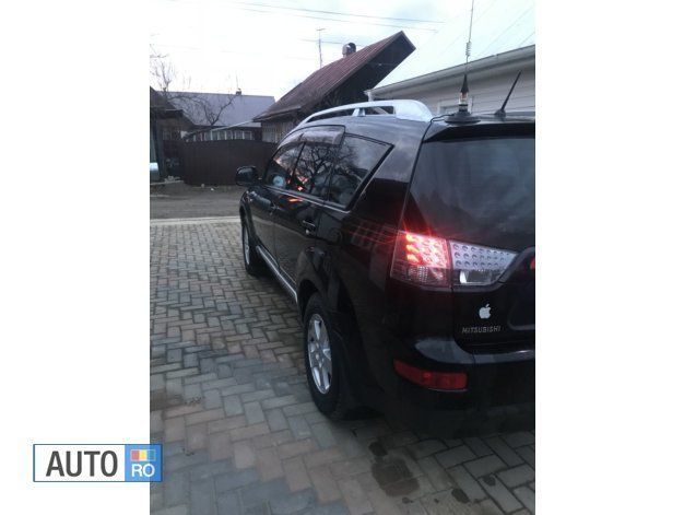 Second-hand Mitsubishi Outlander 140 CP (102 kW) 2007 Negru SUV