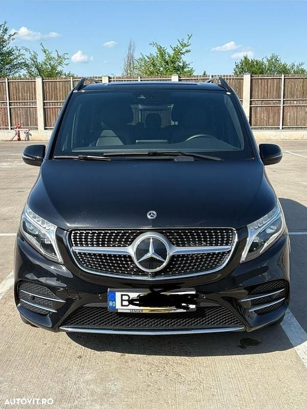 Culoarenegru Utilizat 2023 Mercedes V220 Avantgarde Monovolum | 61.800 EUR (Preț OK) - Imagine 1/4