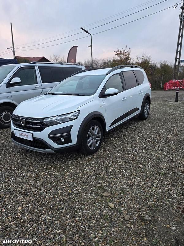 Second-hand Dacia Jogger Essentiel 110 CP (80 kW) 2022 Culoarealb Monovolum
