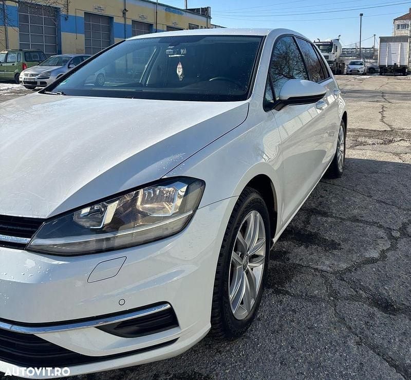 Second-hand VW Golf VII Highline 150 CP (110 kW) 2020 Culoarealb Hatchback