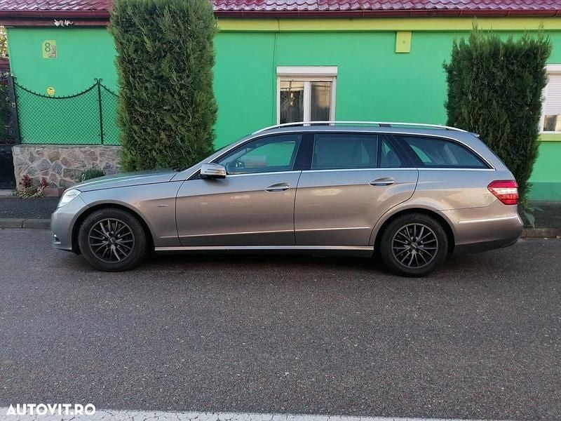 Culoareargint Utilizat 2010 Mercedes E250 Break | 10.950 EUR (Puțin scump) - Imagine 1/4
