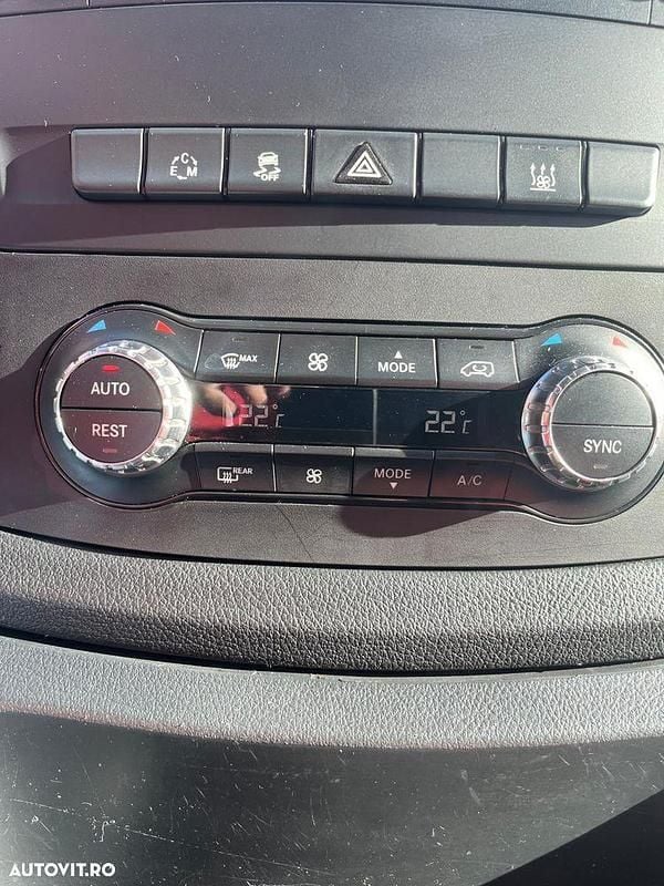 Second-hand Mercedes Vito 163 CP (119 kW) 2017 Culoaregri Van