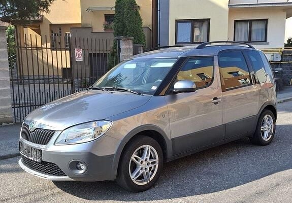Gri Utilizat 2013 Skoda Roomster Scout Break | 2.899 EUR - Imagine 1/4