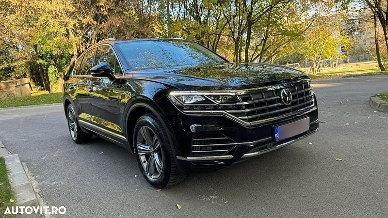 Culoarenegru Utilizat 2020 VW Touareg Elegance SUV | 40.000 EUR (Super Preț) - Imagine 1/4
