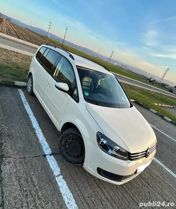 Bej Utilizat 2012 VW Touran Monovolum | 5.250 EUR (Preț bun) - Imagine 1/4