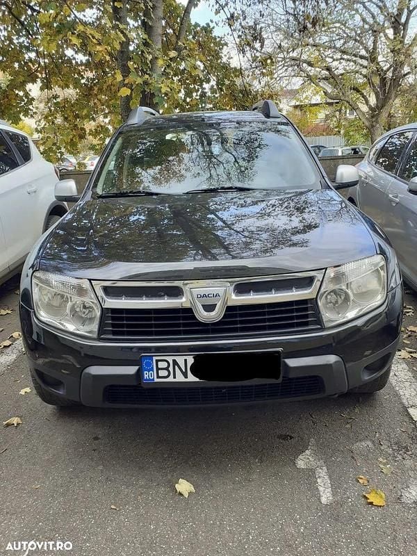 Culoarenegru Utilizat 2011 Dacia Duster Ambiance SUV | 4.950 EUR (Preț OK) - Imagine 1/4