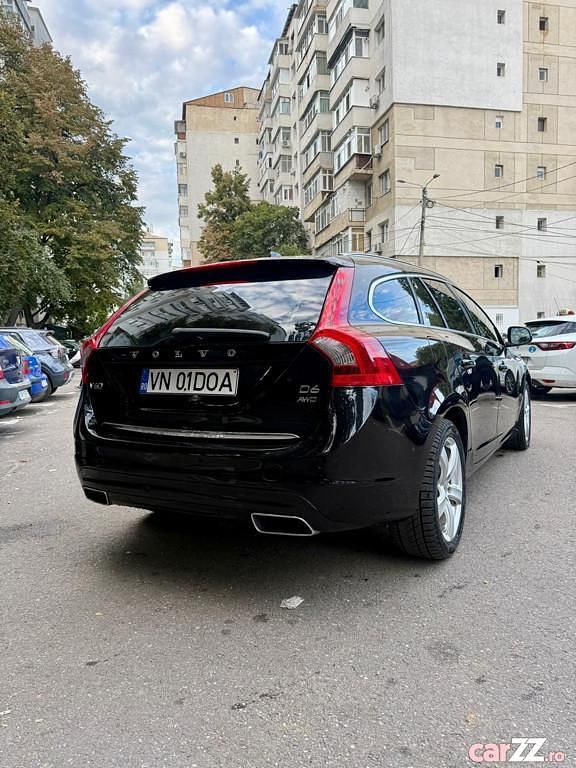 Negru Utilizat 2014 Volvo V60 Break | 7.750 EUR (Super Preț) - Imagine 1/3