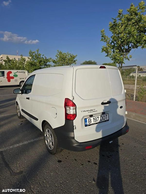 Second-hand Ford Courier 100 CP (73 kW) 2021 Alb Monovolum