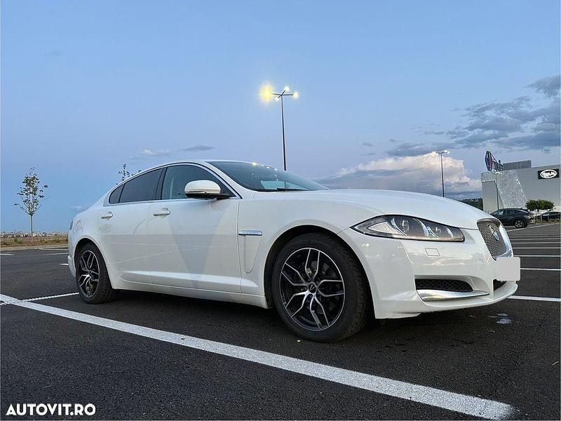 Second-hand Jaguar XF Luxury 190 CP (139 kW) 2012 Culoarealb Berlinǎ