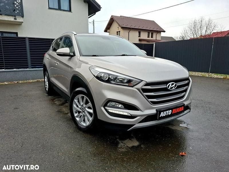 Second-hand Hyundai Tucson 140 CP (102 kW) 2016 Culoarebej SUV