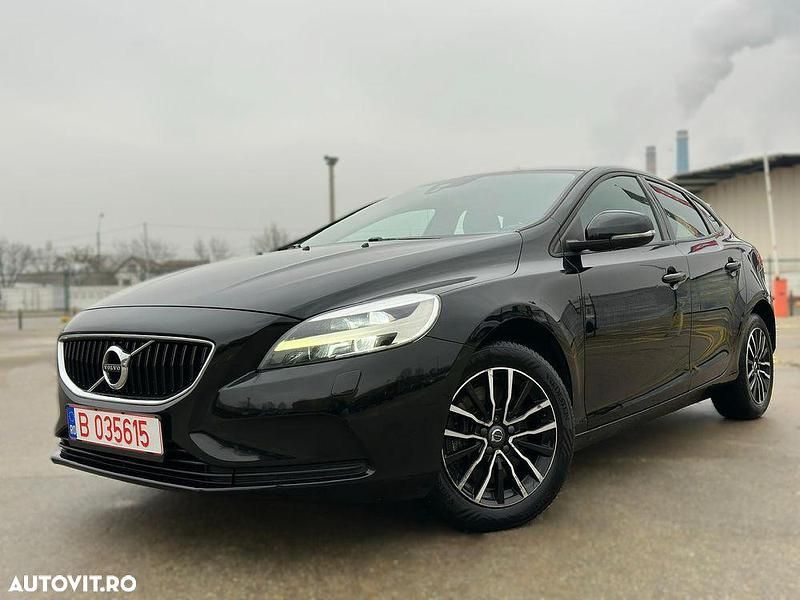 Second-hand Volvo V40 Plus 150 CP (110 kW) 2017 Culoarenegru Hatchback