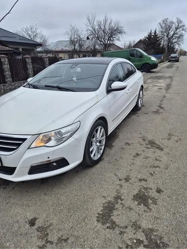 Second-hand VW Passat R-line 172 CP (126 kW) 2011 Berlinǎ