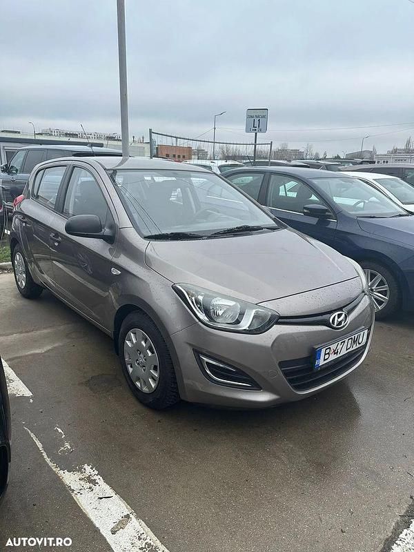 Culoaremaro Utilizat 2013 Hyundai i20 Comfort | 4.200 EUR (Preț bun) - Imagine 1/4