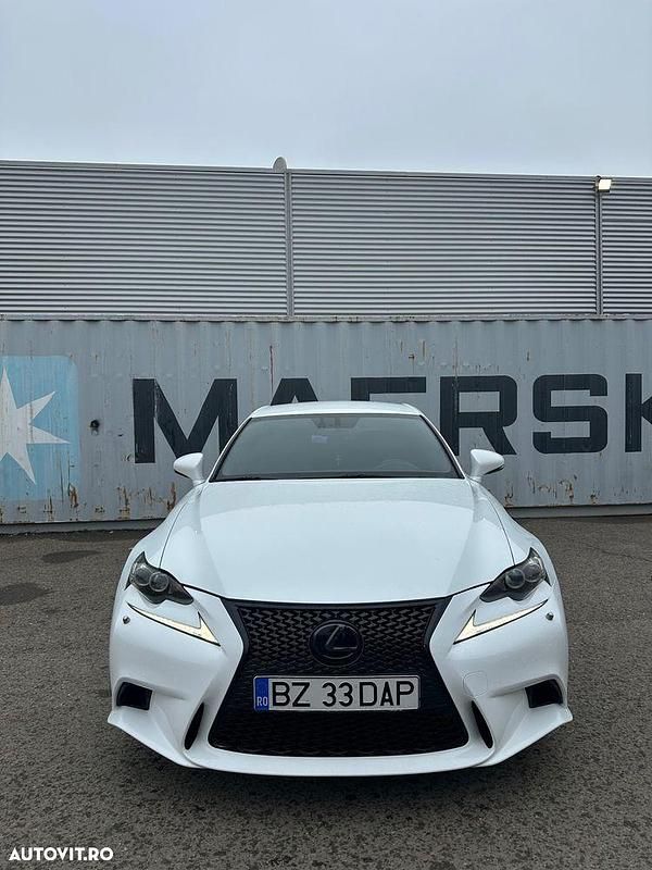 Second-hand Lexus IS300h Sport Line 223 CP (164 kW) 2014 Culoarealb Berlinǎ