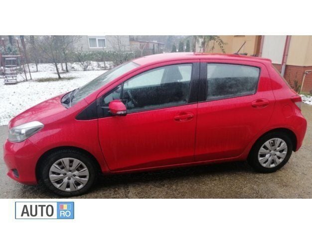 Rosu Utilizat 2012 Toyota Yaris Hatchback | 7.800 EUR (Preț OK) - Imagine 1/4