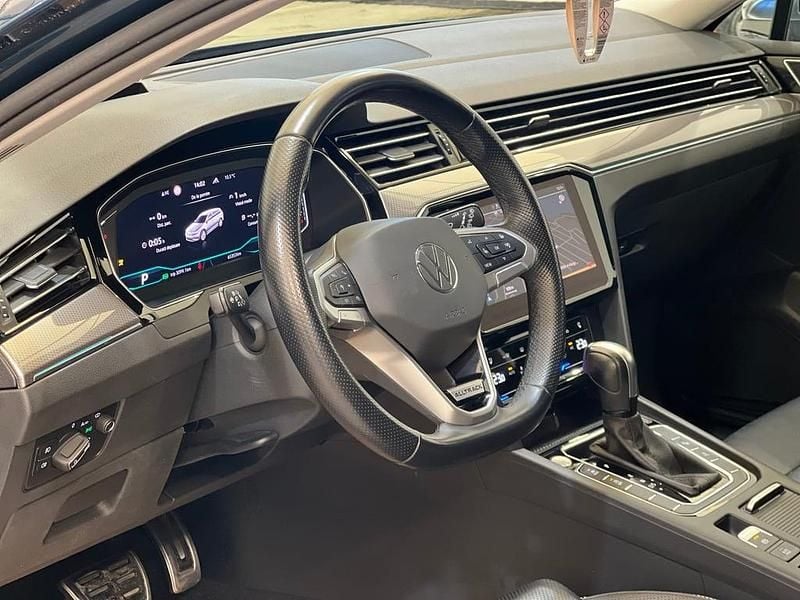 Second-hand VW Passat Alltrack 200 CP (147 kW) 2025 Albastru mediu  normal Break