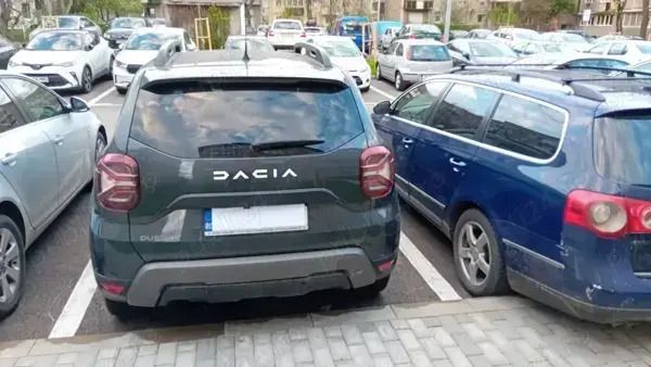Gri Utilizat 2023 Dacia Duster SUV | 20.500 EUR (Scump) - Imagine 1/4