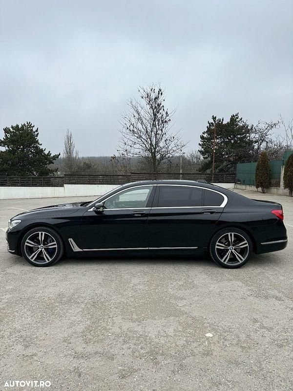 Second-hand BMW 750L Sport Line 400 CP (294 kW) 2017 Culoarenegru Berlinǎ