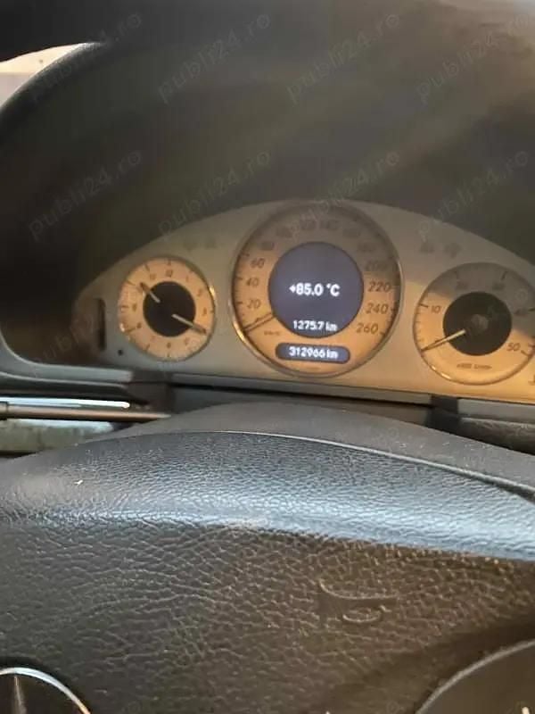 Utilizat 2003 Mercedes E220 Berlinǎ | 1.000 EUR (Super Preț) - Imagine 1/3