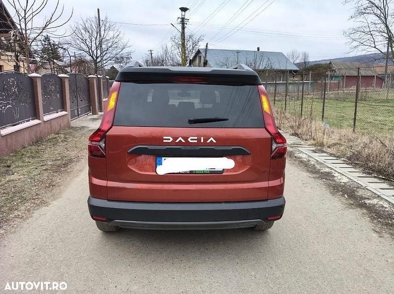 Second-hand Dacia Jogger Extreme 110 CP (80 kW) 2023 Culoaremaro Monovolum