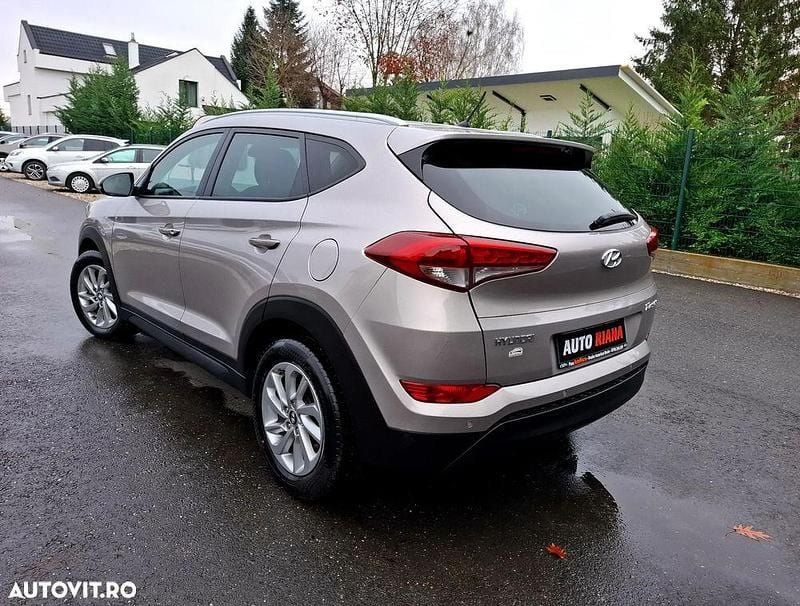 Second-hand Hyundai Tucson 140 CP (102 kW) 2016 Culoarebej SUV