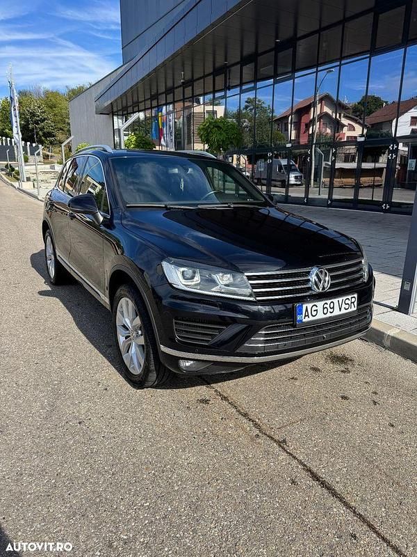 Culoarenegru Utilizat 2015 VW Touareg SUV | 15.500 EUR (Preț OK) - Imagine 1/4