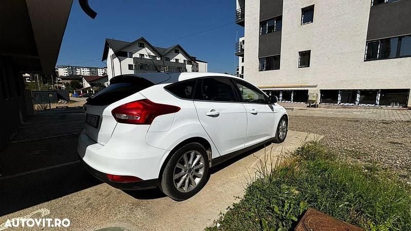 Second-hand Ford Focus Titanium 120 CP (88 kW) 2016 Culoarealb Hatchback