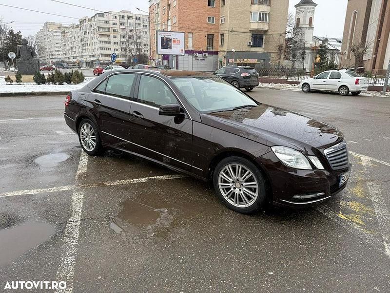 Second-hand Mercedes E220 Elegance 170 CP (125 kW) 2012 Culoaremaro Berlinǎ
