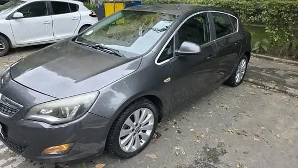 Utilizat 2010 Opel Astra Hatchback | 3.000 EUR (Preț bun) - Imagine 1/4