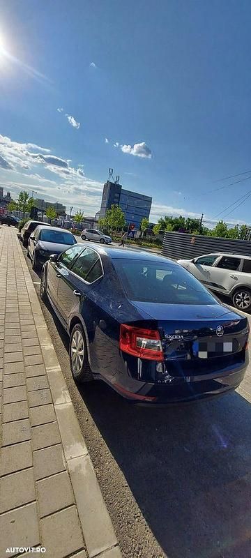 Albastru Utilizat 2017 Skoda Octavia Ambition Hatchback | 11.750 EUR (Preț bun) - Imagine 1/4