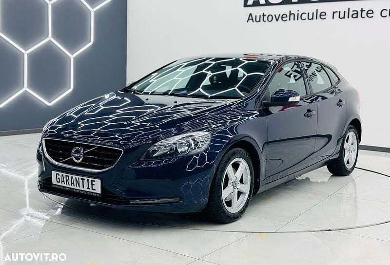 Culoarealbastru Utilizat 2015 Volvo V40 Kinetic Hatchback | 7.590 EUR (Preț OK) - Imagine 1/4