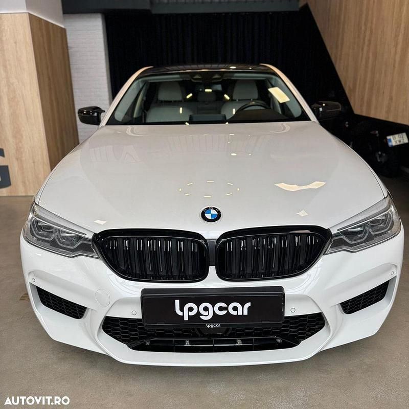 Second-hand BMW 530 265 CP (194 kW) 2019 Culoarealb Berlinǎ