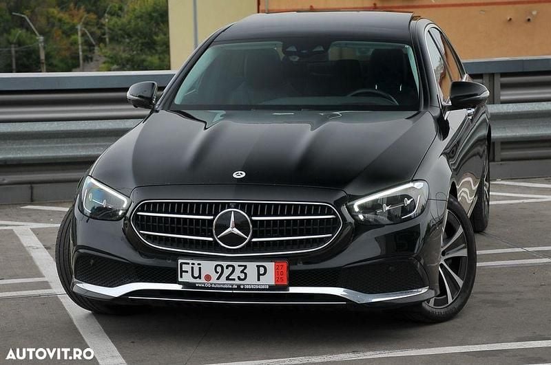 Culoarenegru Utilizat 2022 Mercedes E300 Edition Berlinǎ | 37.990 EUR (Super Preț) - Imagine 1/4