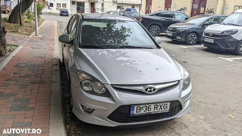 Culoareargint Utilizat 2011 Hyundai i30 Comfort Hatchback | 5.200 EUR (Scump) - Imagine 1/4