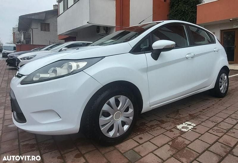 Second-hand Ford Fiesta 75 CP (55 kW) 2012 Culoarealb Hatchback