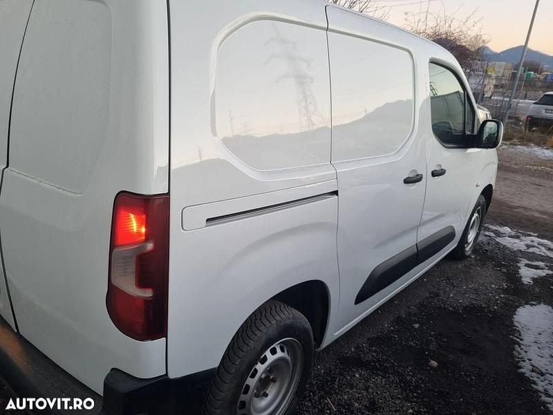 Second-hand Opel Combo 100 CP (73 kW) 2020 Culoarealb Van